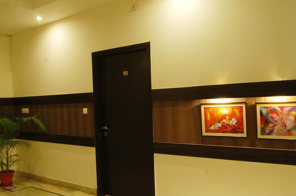 Hotel Deer Parkk Нью-Делі Екстер'єр фото